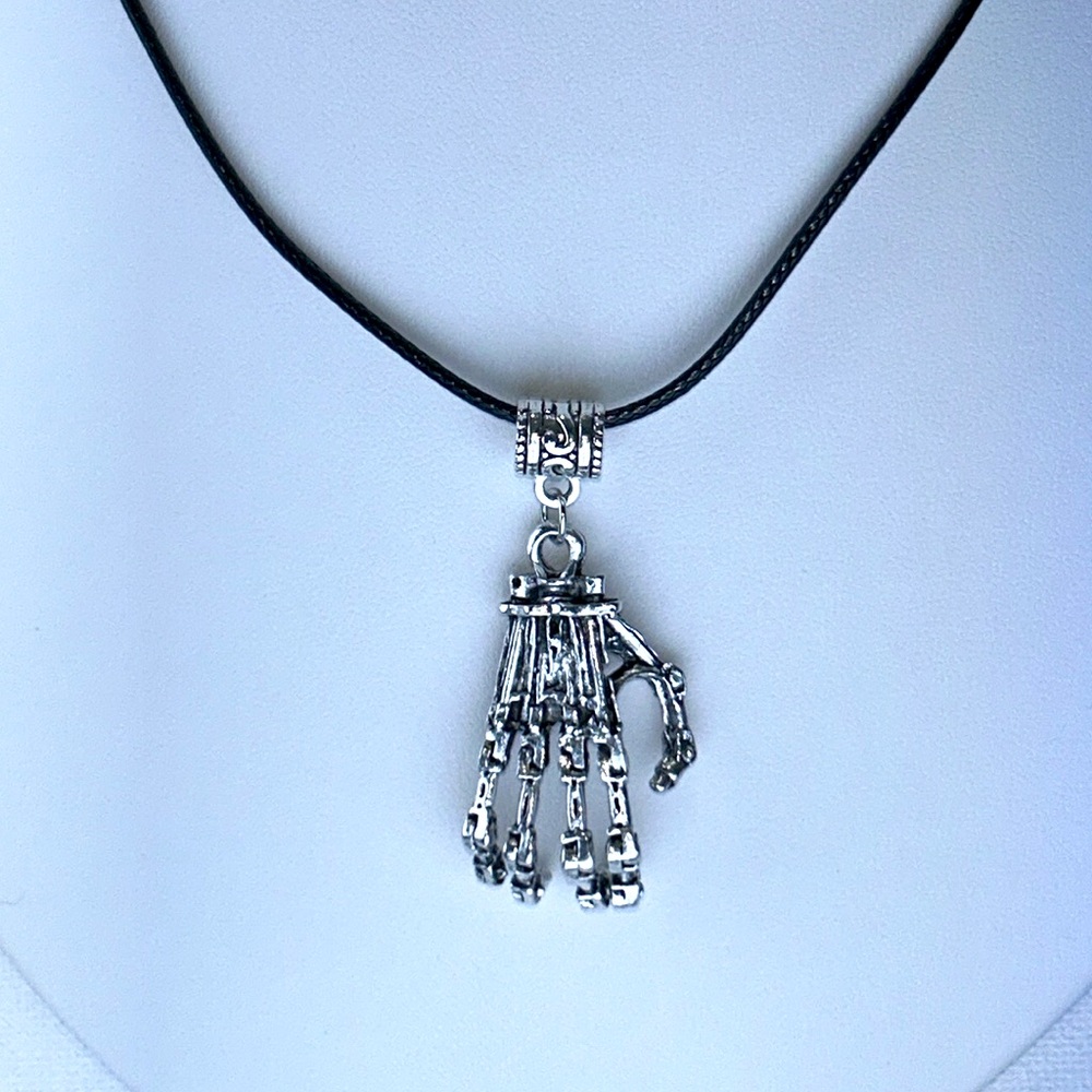Halloween Goth Punk Festival Skeleton Hand Necklace Party Favor Unisex Wicca
